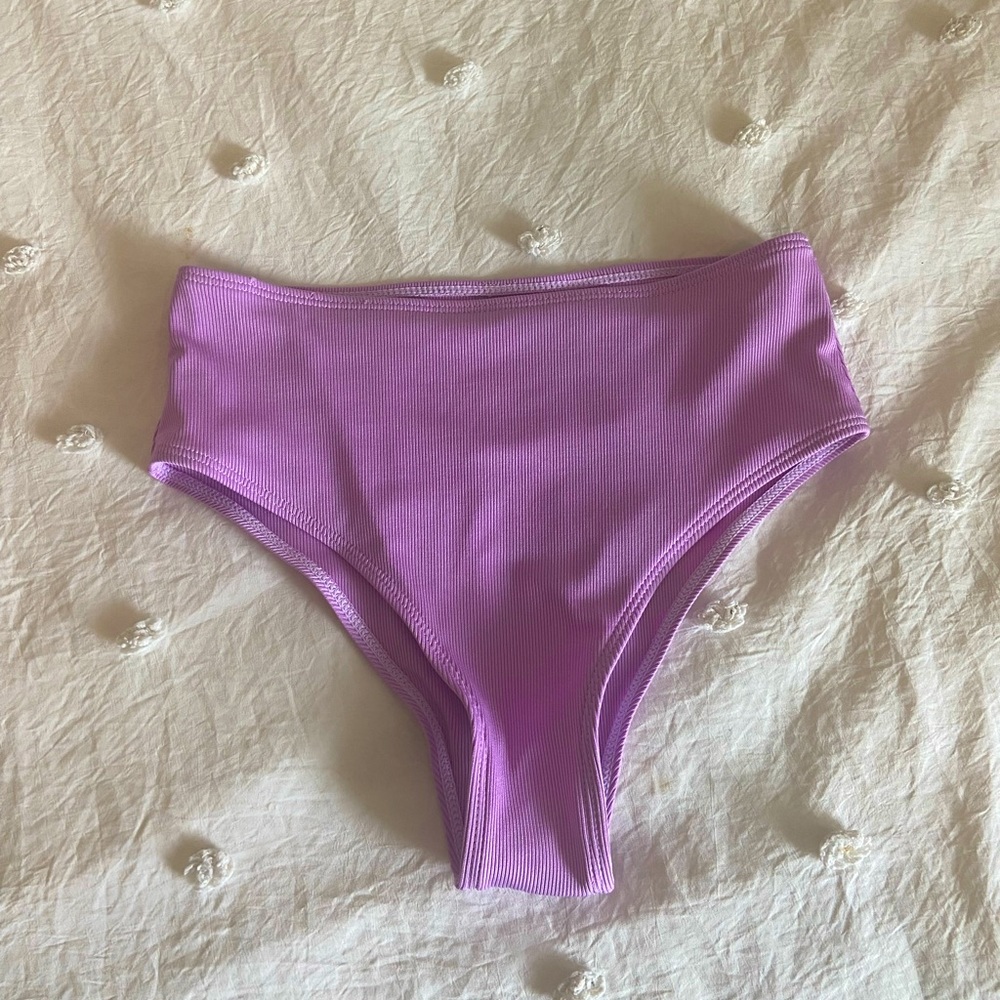 Purple romwe swimsuit bottoms! High waisted! In perfect condition